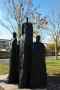 Évoquer les ombres|2008, 5 figures en chêne traité, 3,4 X 2,4 1,5 m